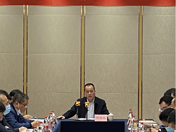 (图为市水利局党组书记,局长,市水保局局长何世林同志作动员部署讲话)