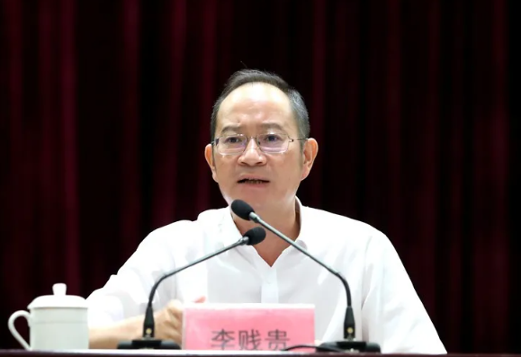 兴国县委书记李贱贵在全县松材线虫病除治工作调度会上作部署