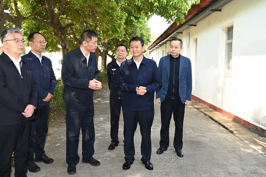 李克坚在章贡区调研