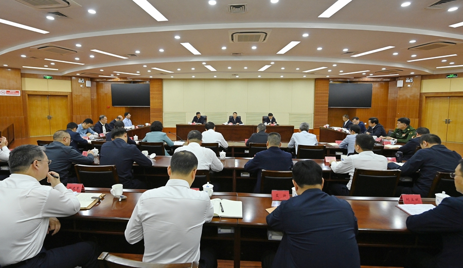 赣州市厅级领导干部深入贯彻中央八项规定精神学习教育读书班举行分组研讨和集中交流
